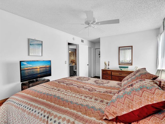342 Pine Ridge Circle D-2, Greenacres, FL 33463