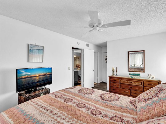 342 Pine Ridge Circle D-2, Greenacres, FL 33463