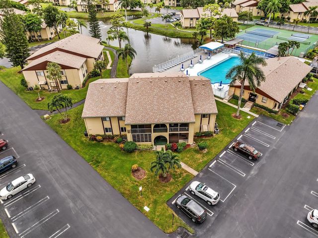 342 Pine Ridge Circle D-2, Greenacres, FL 33463