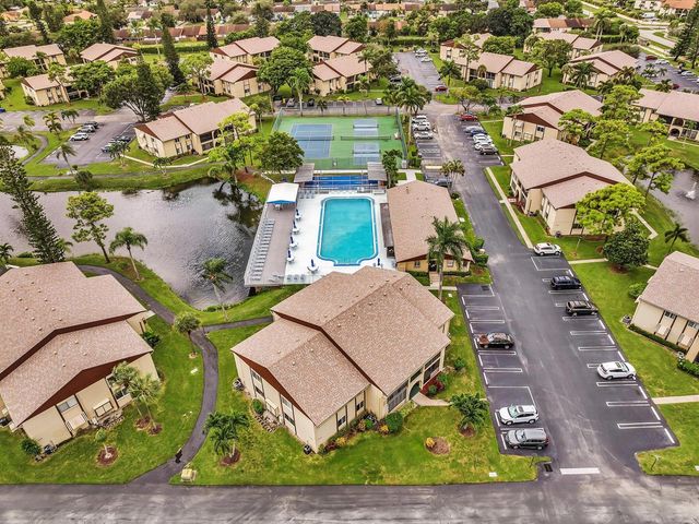 342 Pine Ridge Circle D-2, Greenacres, FL 33463