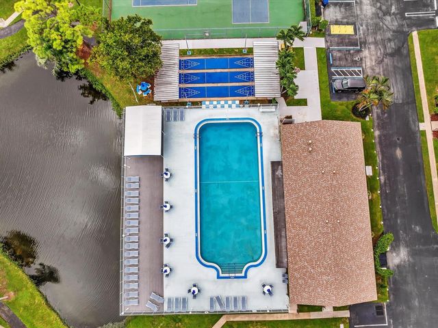 342 Pine Ridge Circle D-2, Greenacres, FL 33463
