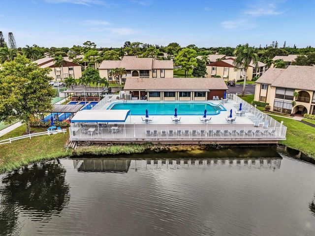 342 Pine Ridge Circle D-2, Greenacres, FL 33463