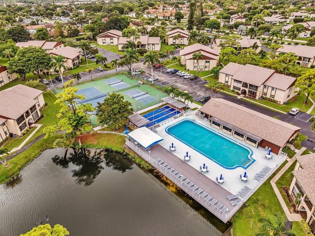 342 Pine Ridge Circle D-2, Greenacres, FL 33463