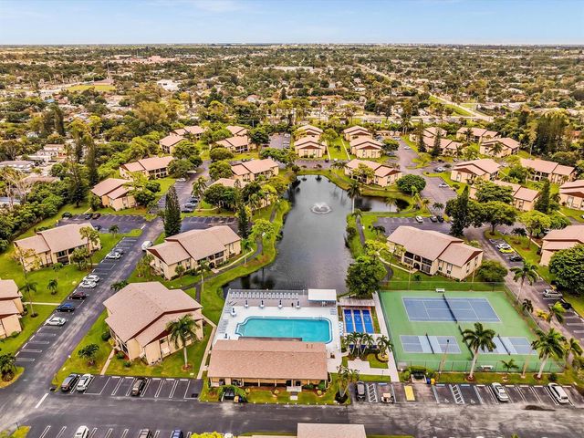 342 Pine Ridge Circle D-2, Greenacres, FL 33463