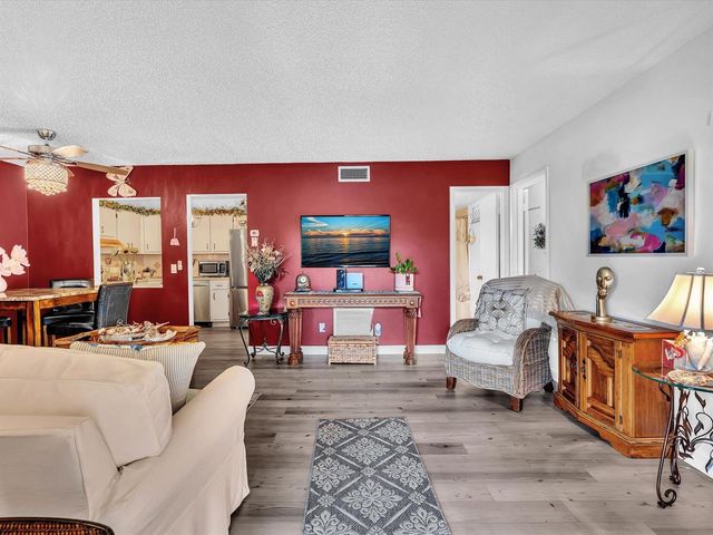342 Pine Ridge Circle D-2, Greenacres, FL 33463