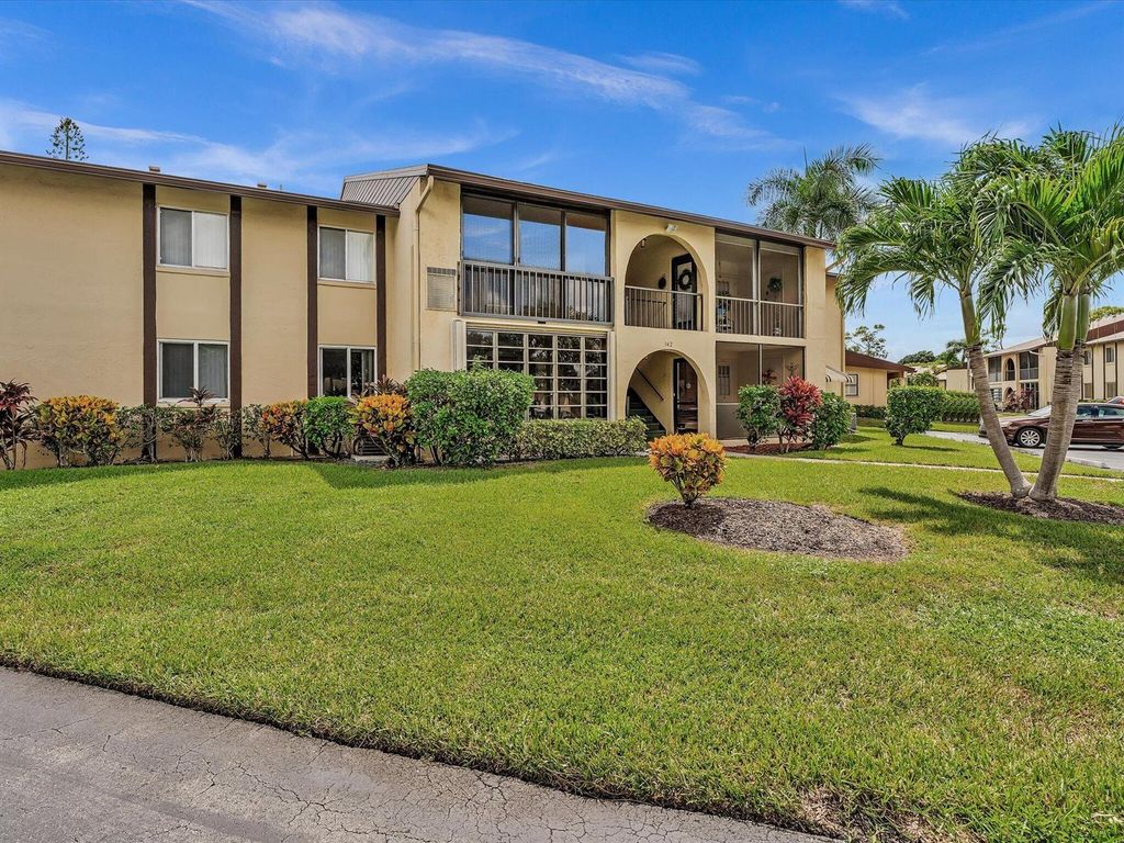 342 Pine Ridge Circle D-2, Greenacres, FL 33463