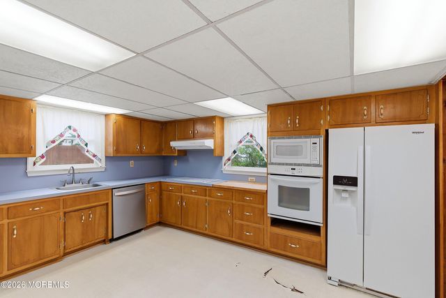 304 Central Boulevard, Bayville, NJ 08721