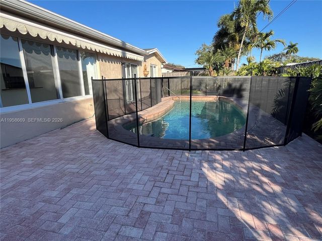 9200 SW 54th St, Cooper City, FL 33328