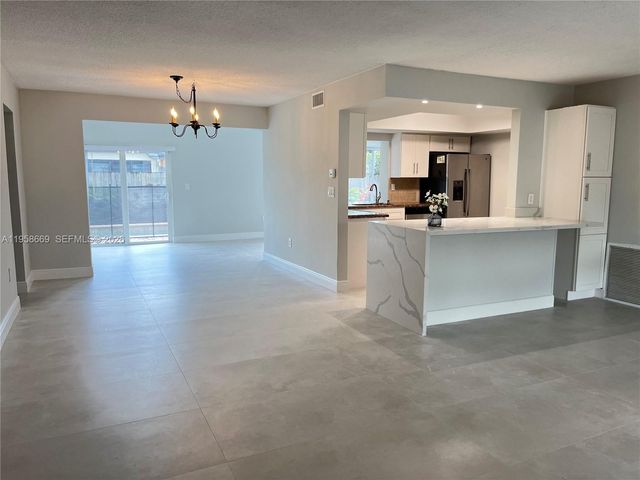 9200 SW 54th St, Cooper City, FL 33328