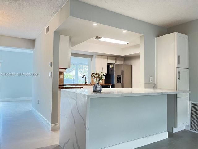 9200 SW 54th St, Cooper City, FL 33328