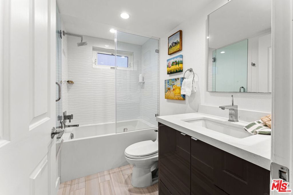 Image 21 of property listing at 1160 Granville Avenue 108, Los Angeles, CA 90049