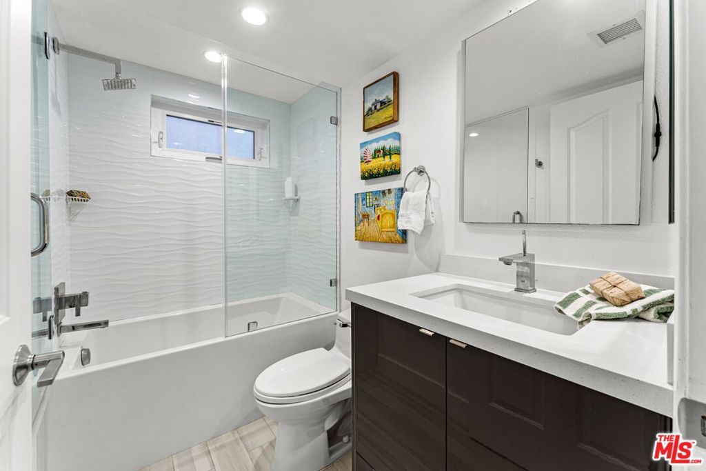 Image 23 of property listing at 1160 Granville Avenue 108, Los Angeles, CA 90049