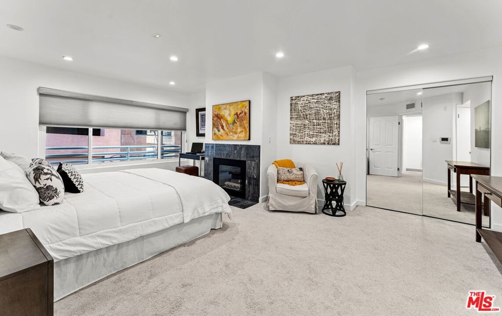 Image 27 of property listing at 1160 Granville Avenue 108, Los Angeles, CA 90049