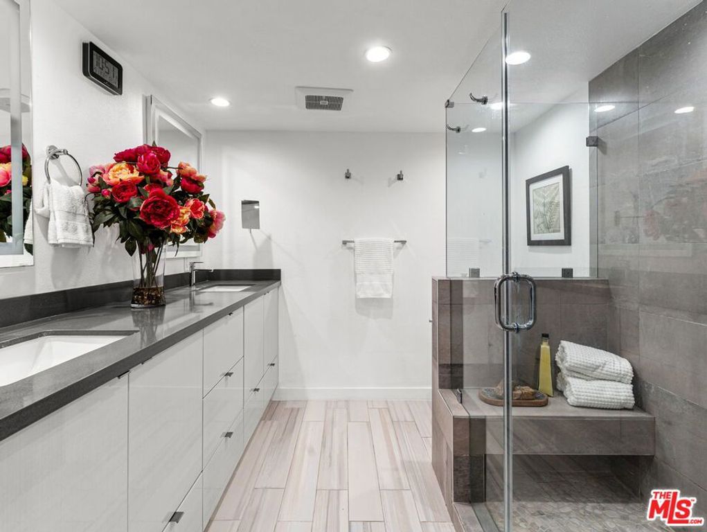 Image 30 of property listing at 1160 Granville Avenue 108, Los Angeles, CA 90049