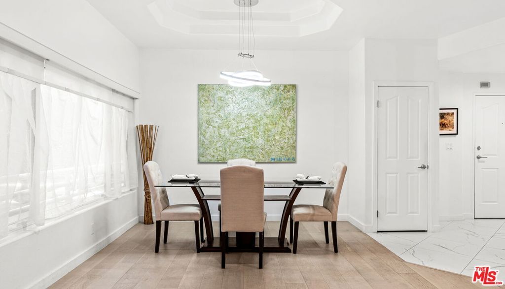 Image 9 of property listing at 1160 Granville Avenue 108, Los Angeles, CA 90049