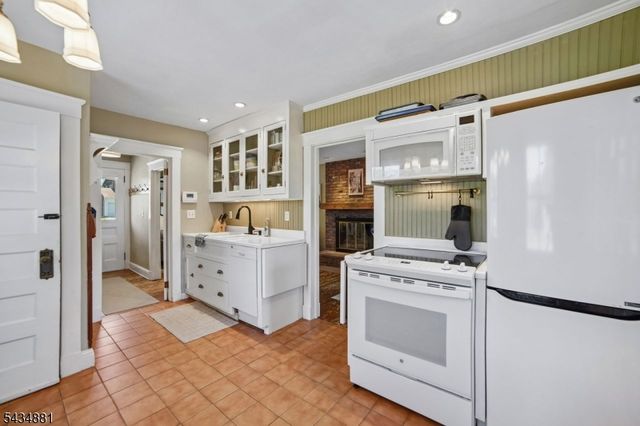 48 Mountain Ave, Mendham Boro, NJ 07945