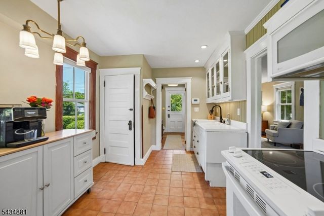 48 Mountain Ave, Mendham Boro, NJ 07945