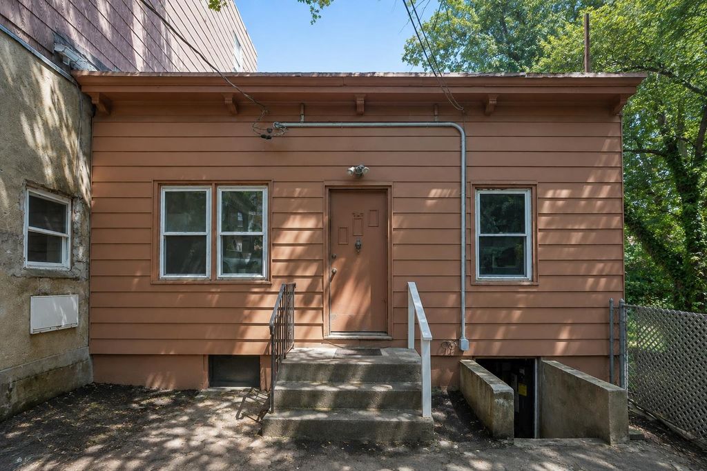 414 MONASTERY PL Rear, Union City, NJ 07087