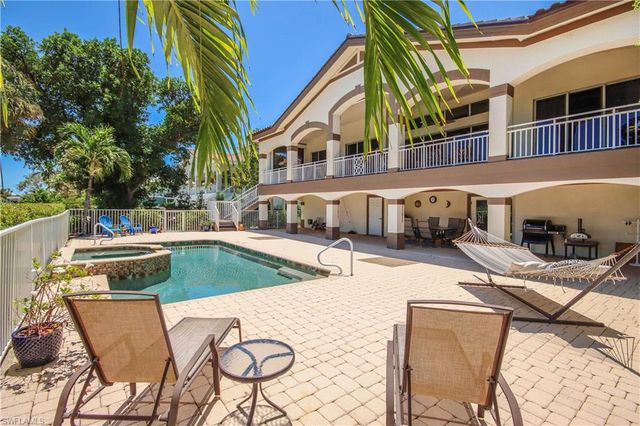 1066 Bailey RD, Sanibel, FL 33957
