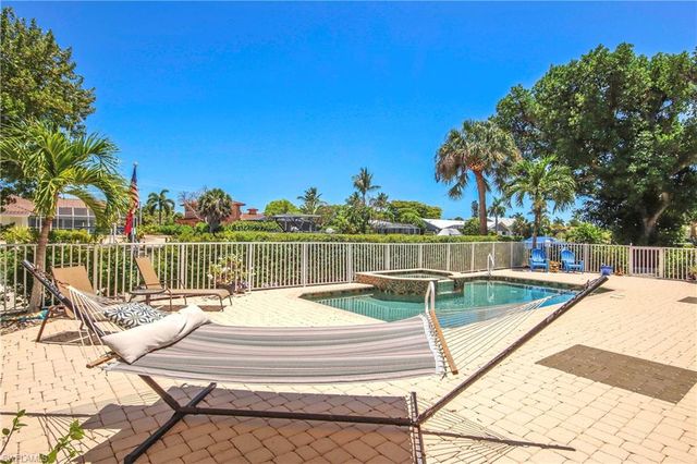 1066 Bailey RD, Sanibel, FL 33957