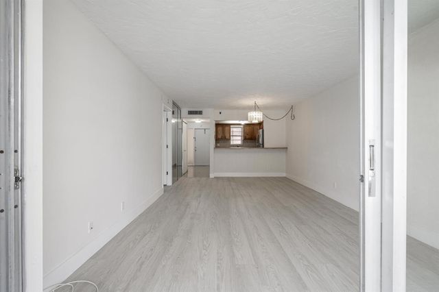 2551 Aragon Boulevard 406, Sunrise, FL 33322