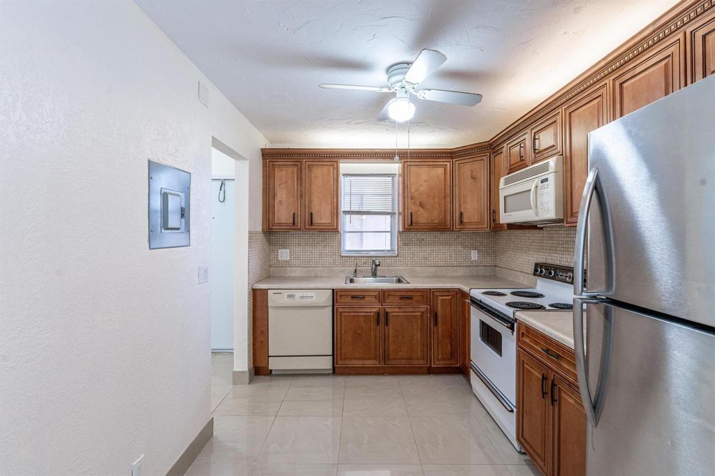 2551 Aragon Boulevard 406, Sunrise, FL 33322