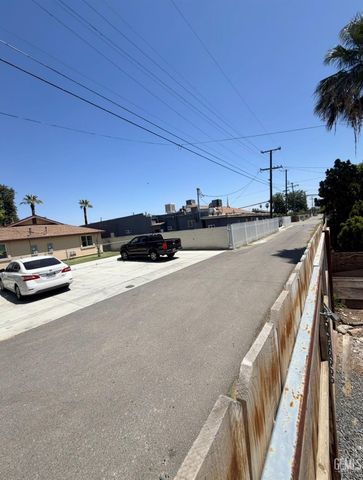 1222 E 18 th st, Bakersfield, CA 93305
