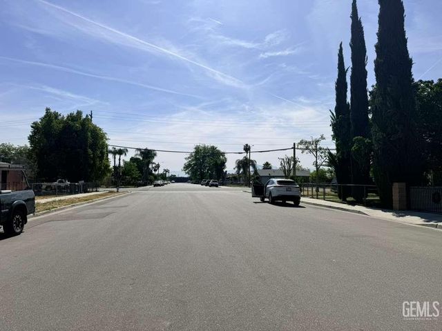 1222 E 18 th st, Bakersfield, CA 93305