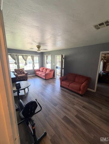 1222 E 18 th st, Bakersfield, CA 93305