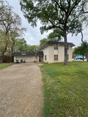 701 Rocky Canyon Road, Arlington, TX 76012