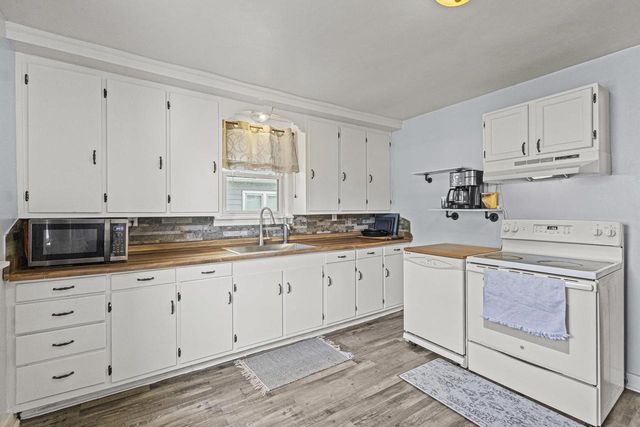 1054 TYLER AVENUE, Oshkosh, WI 54902