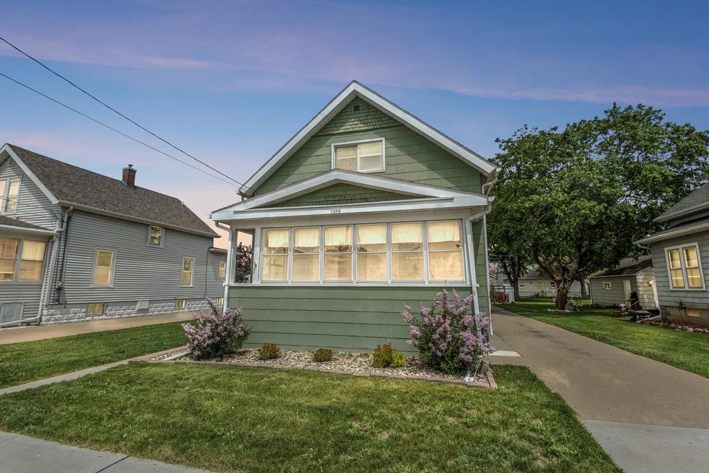 1054 TYLER AVENUE, Oshkosh, WI 54902