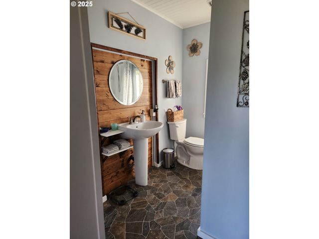 1195 IDAHO Ave, Coos Bay, OR 97420