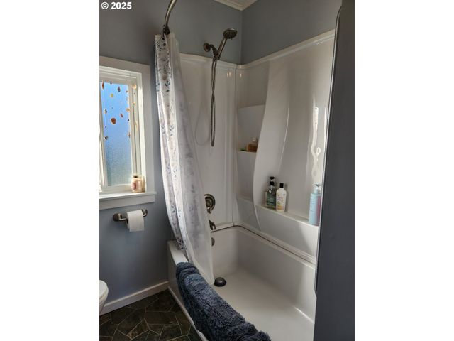 1195 IDAHO Ave, Coos Bay, OR 97420