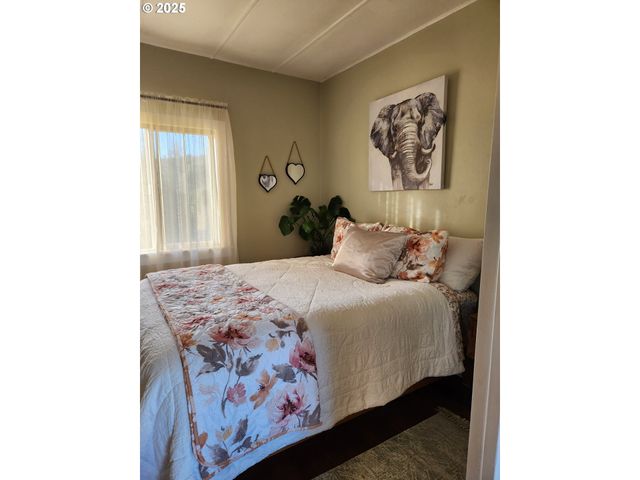 1195 IDAHO Ave, Coos Bay, OR 97420