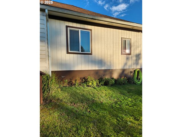 1195 IDAHO Ave, Coos Bay, OR 97420