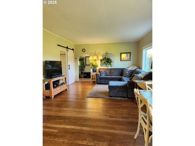 1195 IDAHO Ave, Coos Bay, OR 97420