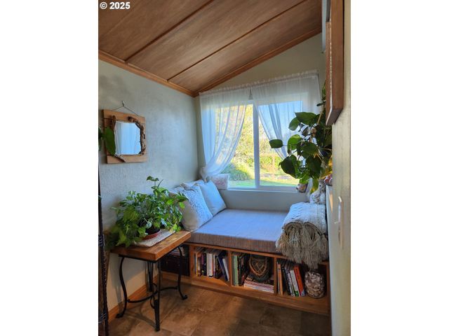 1195 IDAHO Ave, Coos Bay, OR 97420