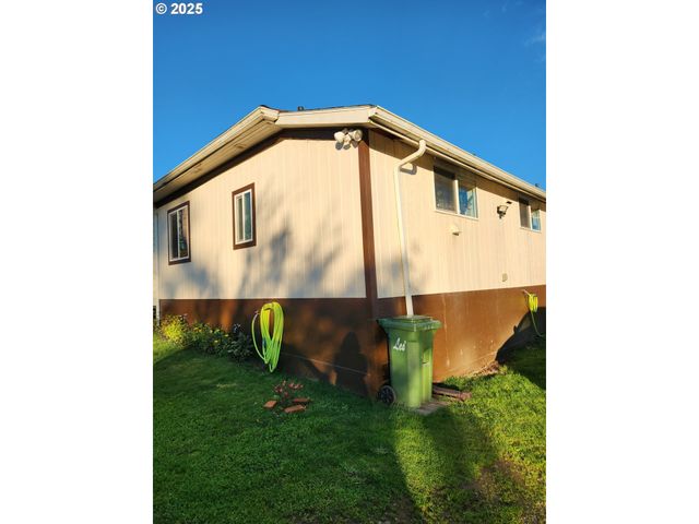 1195 IDAHO Ave, Coos Bay, OR 97420