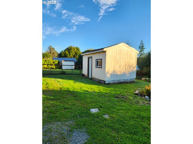 1195 IDAHO Ave, Coos Bay, OR 97420