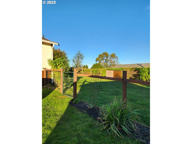 1195 IDAHO Ave, Coos Bay, OR 97420