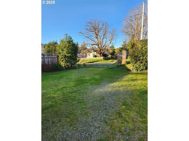 1195 IDAHO Ave, Coos Bay, OR 97420