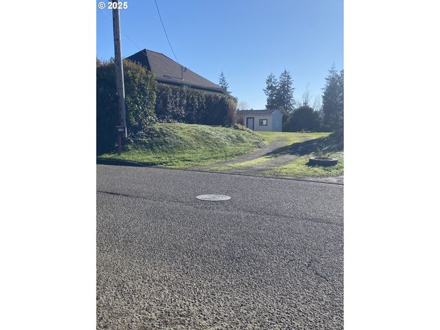 1195 IDAHO Ave, Coos Bay, OR 97420