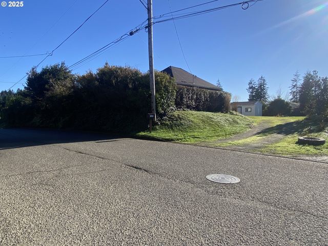 1195 IDAHO Ave, Coos Bay, OR 97420