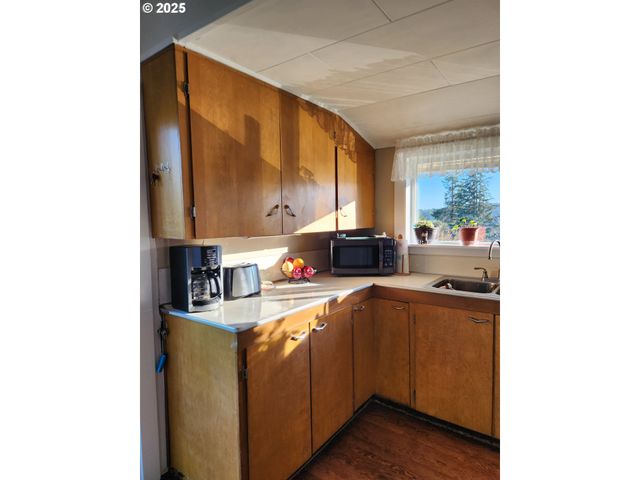 1195 IDAHO Ave, Coos Bay, OR 97420