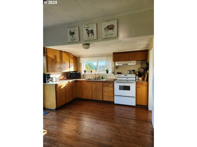 1195 IDAHO Ave, Coos Bay, OR 97420