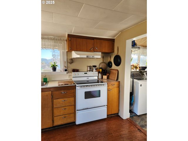 1195 IDAHO Ave, Coos Bay, OR 97420