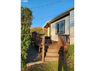 1195 IDAHO Ave, Coos Bay, OR 97420
