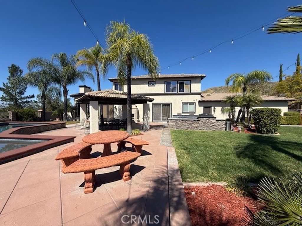 2132 Horse Trail Drive, Redlands, CA 92373