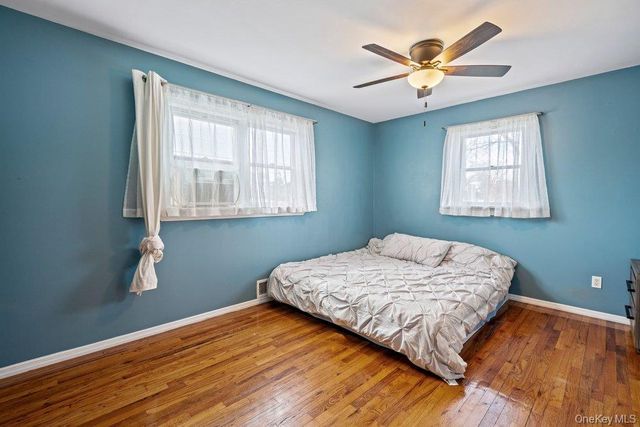 290 38 th Street, Lindenhurst, NY 11757